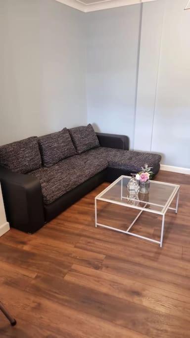 Beautiful Modern Apartment On Wick Lane Лондон Экстерьер фото