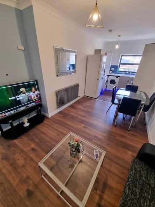 Beautiful Modern Apartment On Wick Lane Лондон Экстерьер фото
